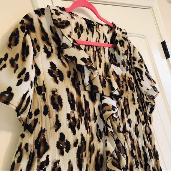 East 5th   animal print top 2X.   Ruffle V Neck - Picture 3 of 5
